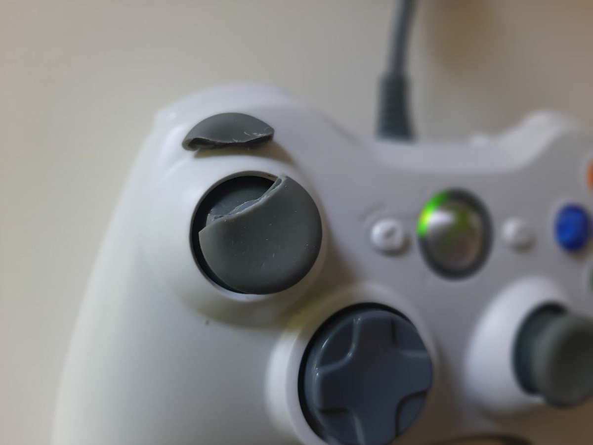 RIP to my trusty Xbox360 controller 🎮😢 After almost 18 years of loyal service, it finally gave out. It outlasted my Xbox360 gaming days and became a trusty companion on PC #GamingMemories #LoyalController #RIPXbox360 #18YearsStrong #NostalgiaGaming