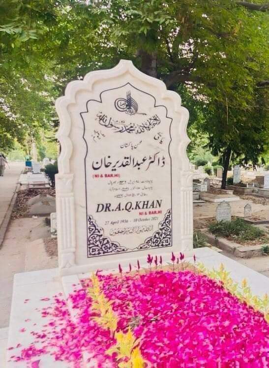 _pak_army's tweet photo. 28 مئی یوم تکبیر 
اُمت مسلمہ کے عظیم ہیرو
ڈاکٹر عبدالقدیر خان
یااللہ فخر پاکستان  ڈاکٹر عبدالقدیر خان کی قبر کو جنت کے باغوں میں سے ایک باغ بنادے https://t.co/RFwvvVlCf5