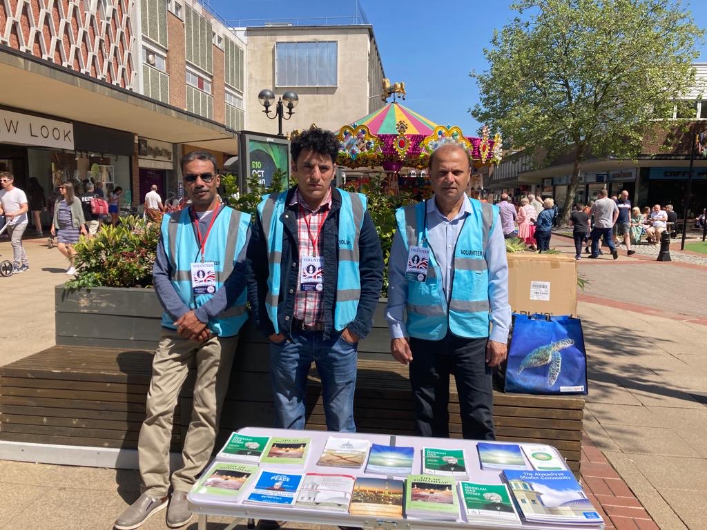 amea_wm's tweet image. #messageofpeace  @amea_wm east members distributing leaflets at Solihull town center.
⁦@ukmuslims4peace⁩ ⁦@Ansarullah_UK⁩
