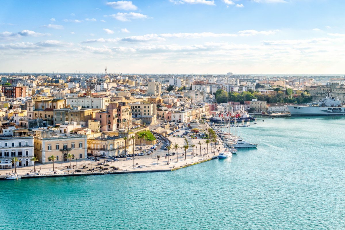 Erofiodena's tweet photo. Brindisi è una città portuale pugliese sull'Adriatico. 

Il Castello Alfonsino in pietra rossa sorge su un isolotto all'imbocco del porto. 
L'imponente Monumento al Marinaio d'Italia in pietra calcarea a forma di timone regala panorami del mare e della città. https://t.co/pxqPSgrHzJ