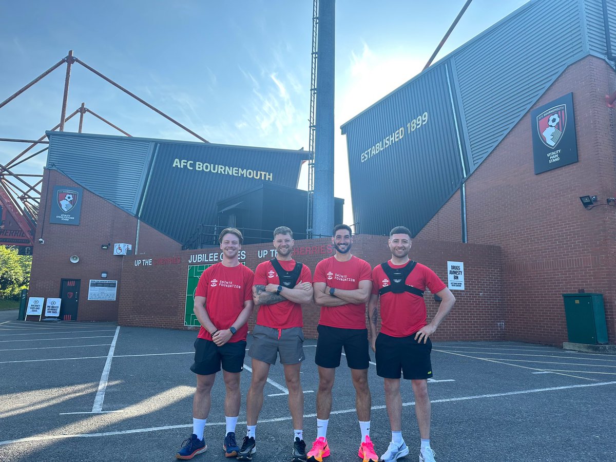 sam_phillips23's tweet photo. 📍Vitality Stadium
3️⃣2️⃣ miles to St Mary’s Stadium 🏃🏻‍♂️⏳
⏰ ETA 2:15pm (hopefully 😅)
✅ Sun cream, snacks &amp; water at the ready!
💫 Inspired by Super-ICON Gillian 🦸🏻 
❤️ https://t.co/lK89FcpUIz 
🤝 @SFC_Foundation

LET’S GO CHAMP! 🫡 https://t.co/Uqw7jBukZY