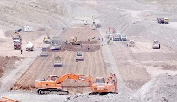 له دوه کلن ځنډ وروسته په هرات کې د پاشدان بند ابتدايي رغنیزې چارې بیا له سره پيل سوې
ګرسره بې بندو جوړولو بل کار ولاکه خوند راکوي☺️