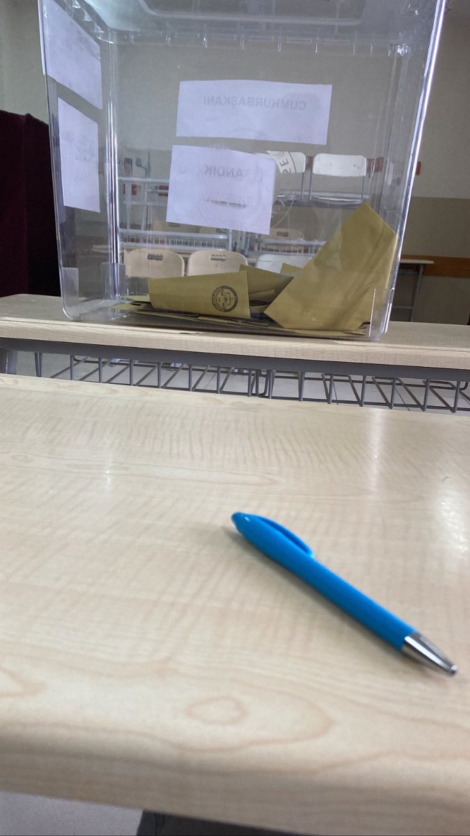 Sanahın köründe oturdum buraya lütfen oyunuzu kullanın ve mümkünse 🫶🏼  #OyVerGitsin