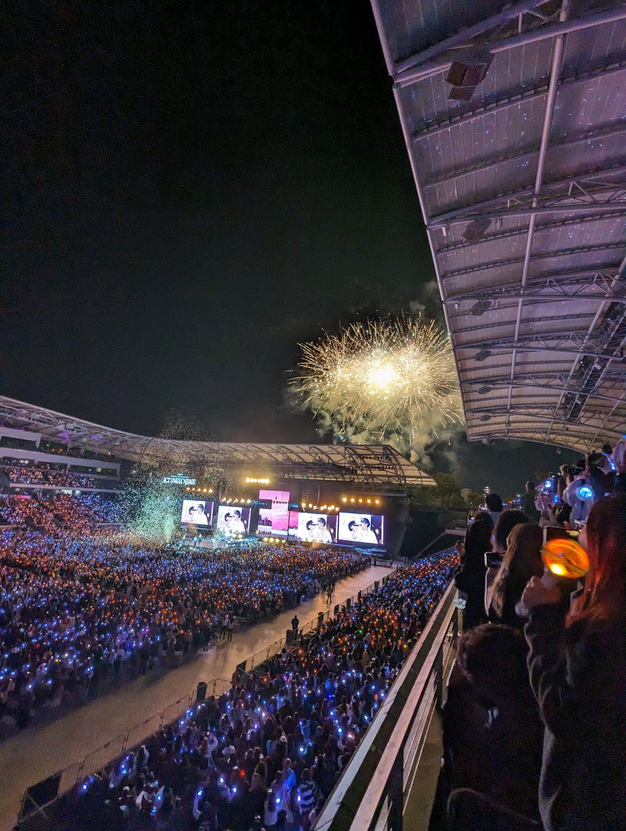 What an amazing concert you all put on! Us MOA in LA loved it (and we love you) so much! Such an honor to be at your first US stadium show! So proud of you all! And I'm so happyI was able to share this experience with my friends! <a href="/CleverPudding/">Bangtan Silver Hairs Enthusiast⁷🍉</a> <a href="/sumi_0613_7/">sumi⁷</a> <a href="/Anum0613/">Moon⁷ 💜🍉</a> <a href="/pixiepark7/">sylvia.</a>
