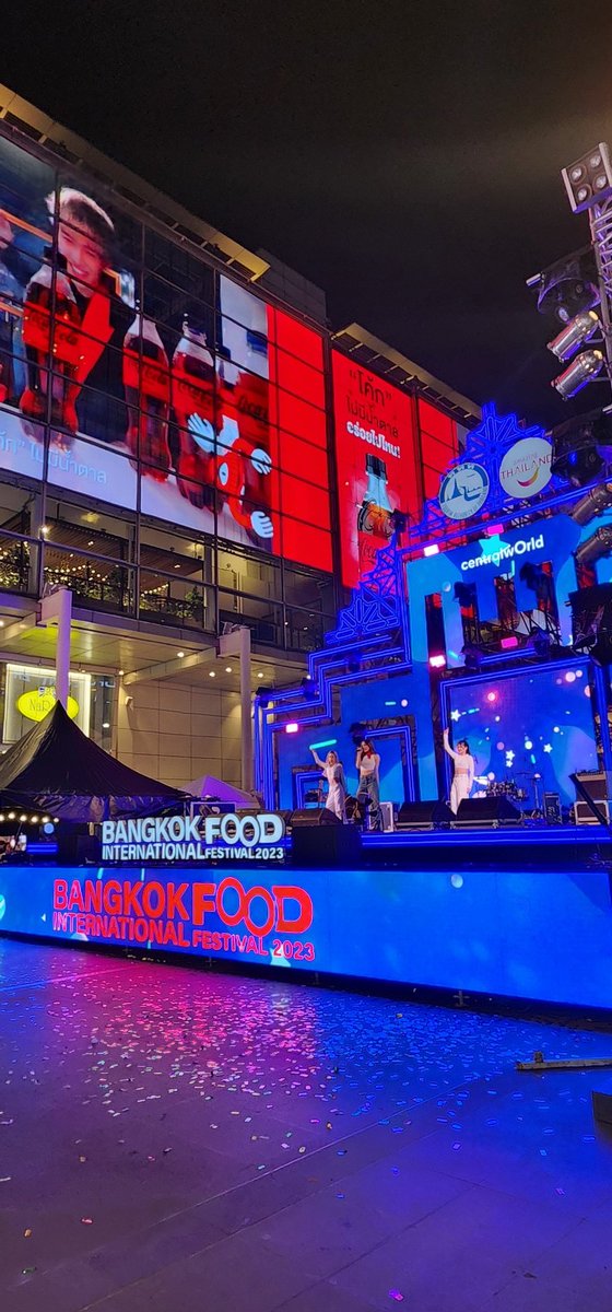 millmillmill22's tweet image. พี่พีพีแอบมาดูโชว์น้องแอลลี่ด้วย 😆

#PasscodeAlly