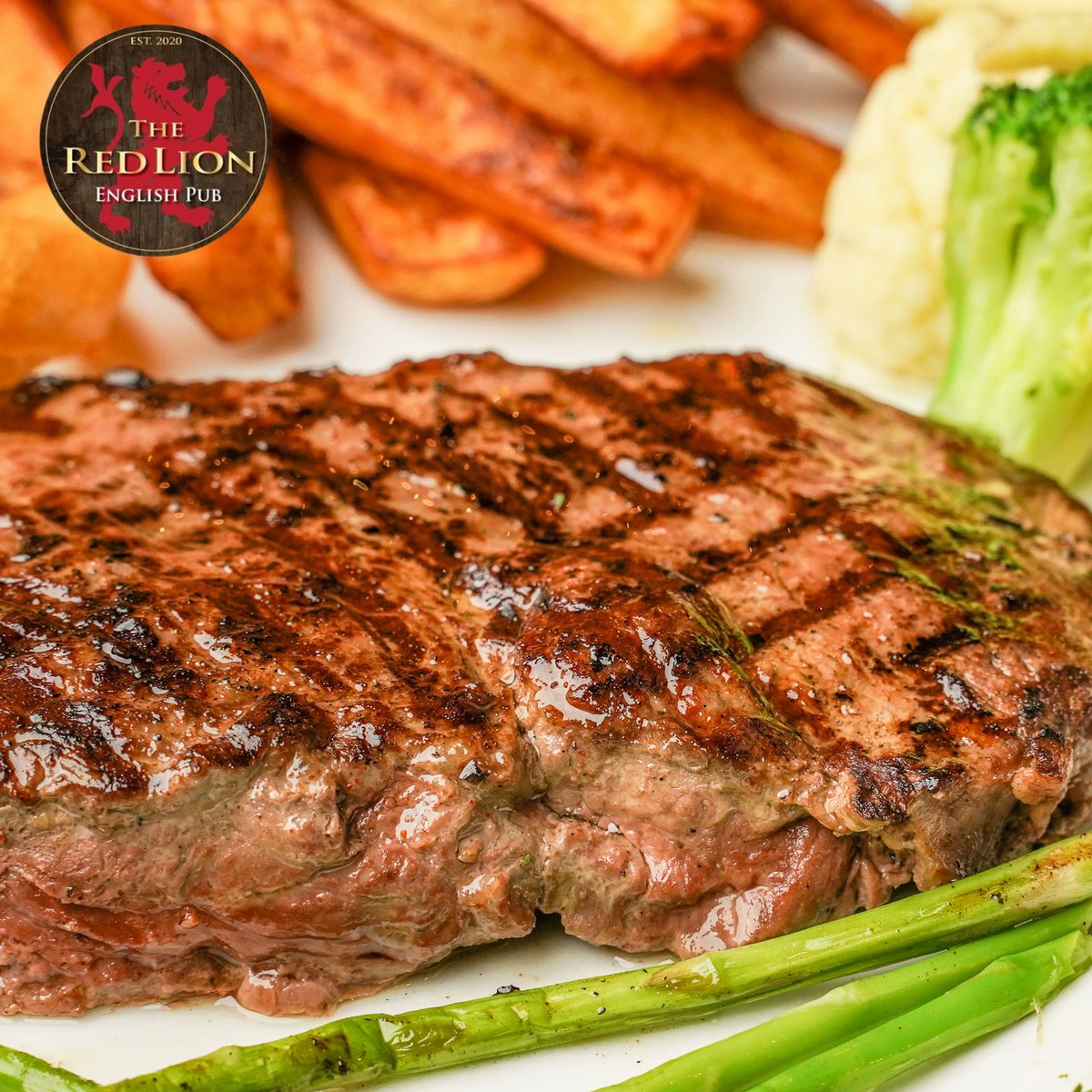 Sink your teeth into succulent steaks at The Red Lion Sukhumvit. Juicy perfection awaits! 🥩🔥 #SteakLovers