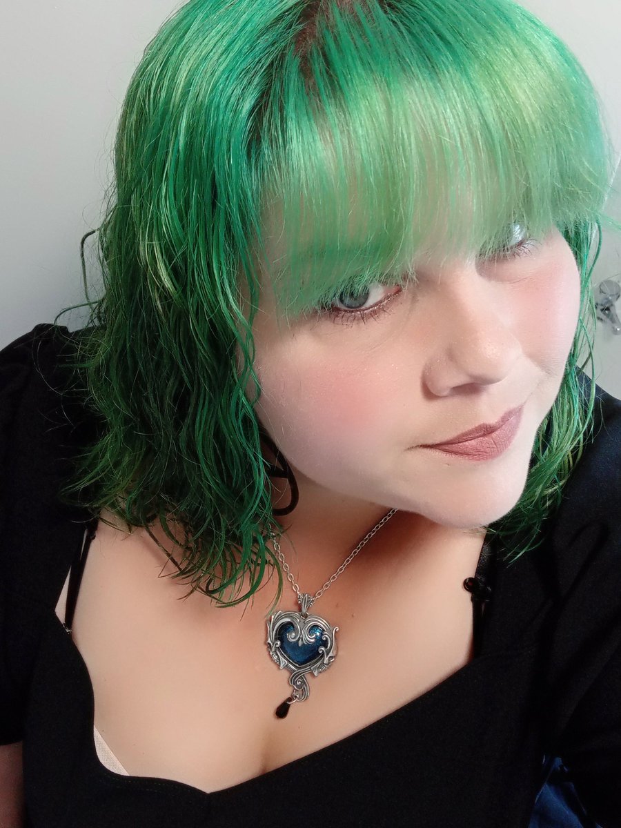 ItsJoJoGaming's tweet photo. Last night was the first time out in 4 years. It was alright at bingo best part the drinks, wanted to be nice so went to a bar with the bride to be and anxiety kicked in, never had a panic attack like it, but I tried and that's the main thing. #HenParty #BridesCoven #Witches https://t.co/R0gyhr32i0