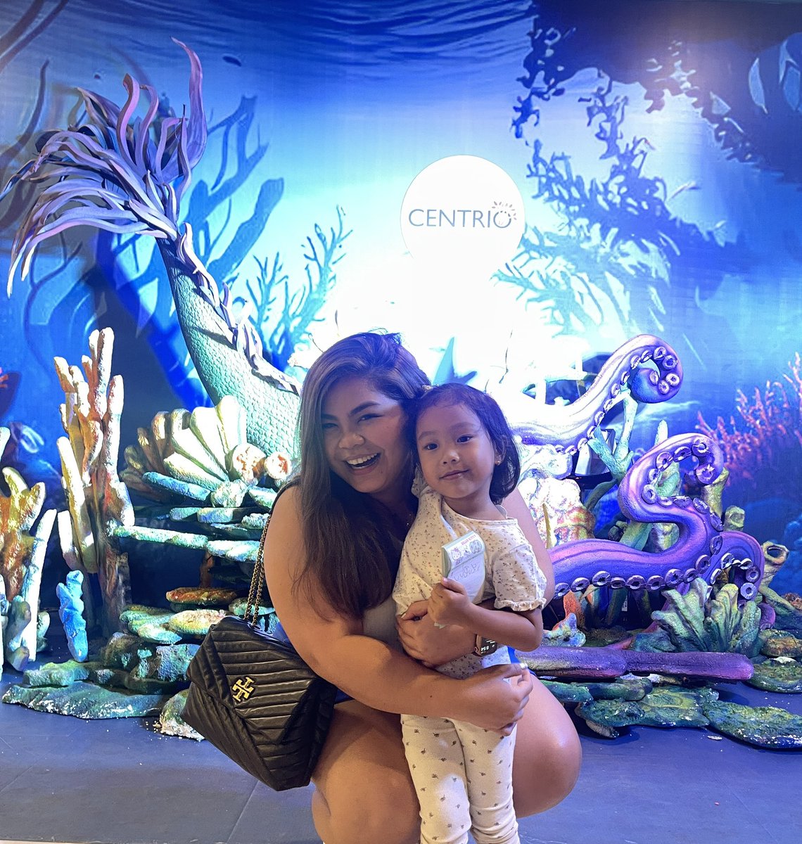 kharyldence's tweet photo. Watched #THELITTLEMERMAID last night with this cutie! Thank you Nanay Chai @notsodruggist for inviting me💕 https://t.co/8z4wCluDeG