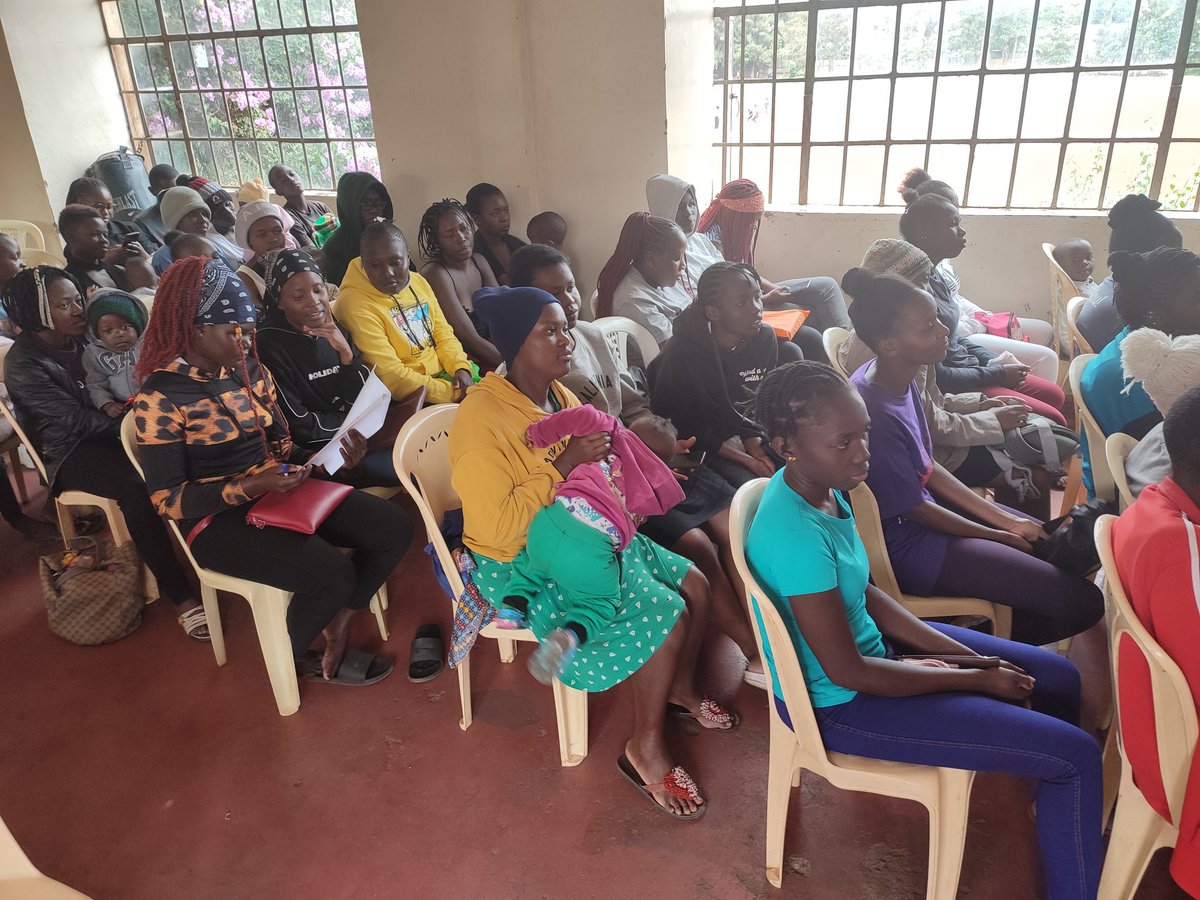 TaslineO's tweet photo. To mark the #MenstrualHygieneDay , I joined @AymHub @dago_of   as the Guest speaker to talk to Adolescent girls and young women on matters #SRHR and #MenstrualHygiene . It was a great even that was also a learning curve for me. Happy  #MenstrualHygieneDay https://t.co/BIYkOwJIug