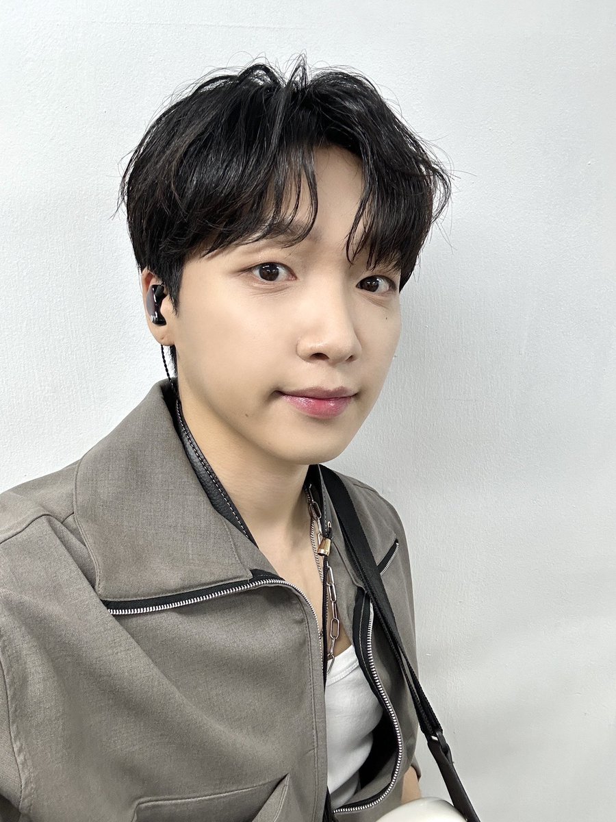 jeongsewoon_twt's tweet image. [#정세운]
The 15th Seoul Jazz Festival 2023 완료 🥳

소울 가득 재즈 천재 🎷
성량짱짱 아기 락스타 🎸
토크마저 위트 넘치는 짱강아지 🐶
이게 전부 한 사람❓

✨ 정세운 ✨

서 재 페 다녀갑니다 🤟
(서 재 페 찢고 와서 글자도 붙여서 써지지가 않는다네요 ❤️‍🔥)

#JEONGSEWOON…