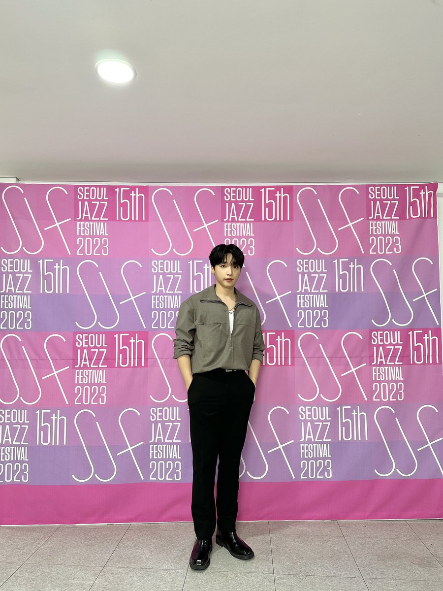 jeongsewoon_twt's tweet image. [#정세운]
The 15th Seoul Jazz Festival 2023 완료 🥳

소울 가득 재즈 천재 🎷
성량짱짱 아기 락스타 🎸
토크마저 위트 넘치는 짱강아지 🐶
이게 전부 한 사람❓

✨ 정세운 ✨

서 재 페 다녀갑니다 🤟
(서 재 페 찢고 와서 글자도 붙여서 써지지가 않는다네요 ❤️‍🔥)

#JEONGSEWOON…