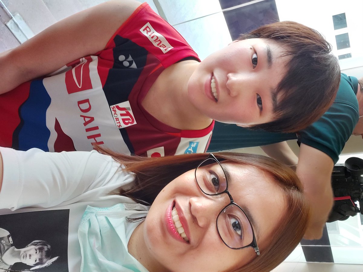 My throwback picture with Akane BATC2020.    

She is accommodating tO her fans that's why I like her so much... congrats Akane Yamaguchi  keep smashing and winning..