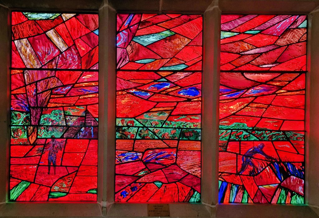 The Tares, 1986, inspired by #Wiltshire downland, bedch clumps on the ridges and - today at least - arable fields below. A tricky teaching, as I love weeds, but does the parable encourage critical thinking or mindless enforcing of 'right' thinking? #StainedGlassSunday
