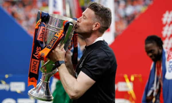#RobEdwards took less than a year to put his name beside David Pleat in Luton folklore. 

You're forever a hatter now Rob and a legendary one at that.

#LutonTown #playofffinal