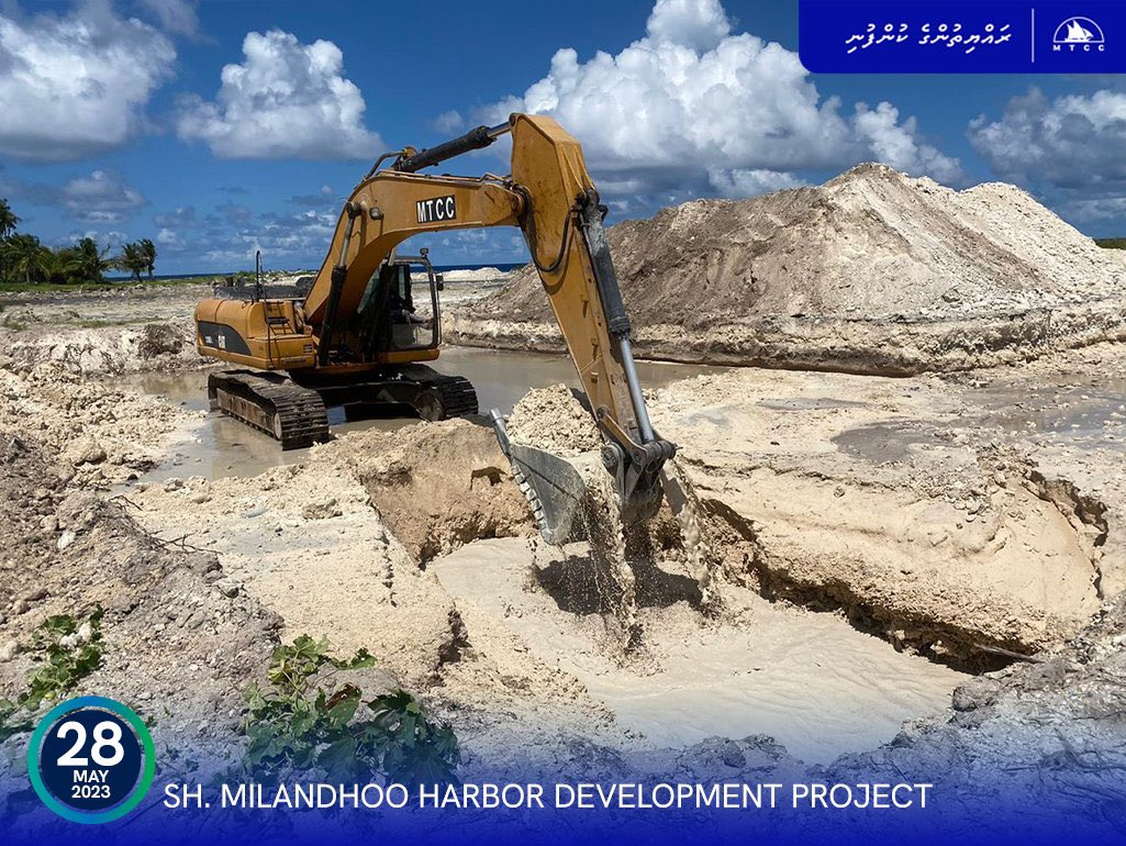 adamazim's tweet image. ށ. މިލަންދޫ ބަނދަރު ތަރައްޤީ ކުރުމުގެ މަޝްރޫޢުގެ އަމަލީ މަސައްކަތް ވަނީ 16 މެއި 2023 ވަނަ ދުވަހު ފެށިފައެވެ. އަދި، ސައިޓުގައި މިހާރު ކުރިއަށްދަނީ އައު ހާބަރ ބޭސިން ފުންކުރުމުގެ މަސައްކަތެވެ.
#MTCCProjects #RayyithungeKunfuni @ibusolih @governmentmv @MTCCPlc