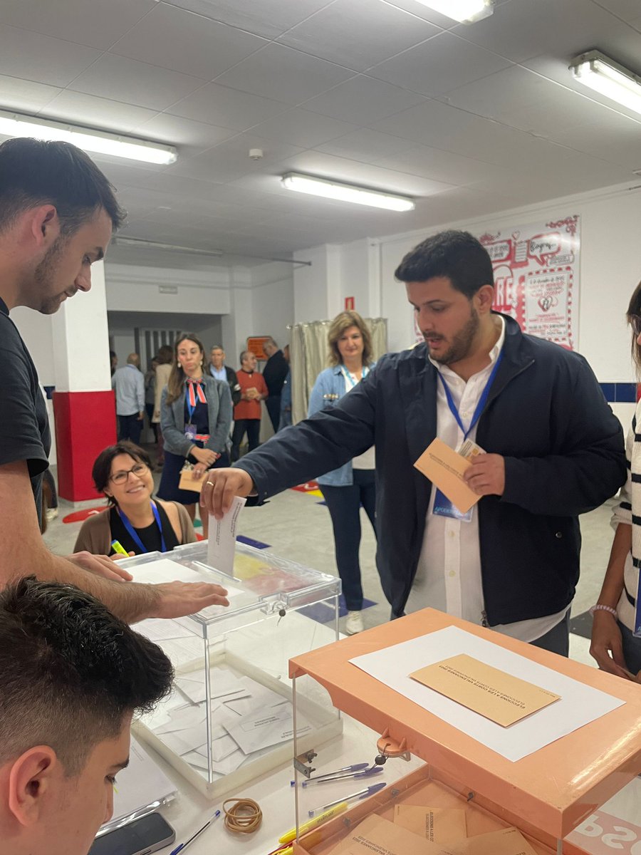 Ajuntament d'Albal (@ajuntamentalbal) on Twitter photo #EspecialEleccionsAlbal
🗳 Vota el candidat <a href="/Populars_Albal/">POPULARS ALBAL</a> <a href="/JoseMFerris/">José Miguel Ferris</a>, a les 9.15h, col•le Santa Ana
"Hui he acudit a votar en companyia de la meua dona, ma mare i mon pare. La democràcia és una festa, i les festes se celebren en família. Voteu en ganes. Feliç diumenge!" #EspecialEleccionsAlbal
🗳 Vota el candidat <a href="/Populars_Albal/">POPULARS ALBAL</a> <a href="/JoseMFerris/">José Miguel Ferris</a>, a les 9.15h, col•le Santa Ana
"Hui he acudit a votar en companyia de la meua dona, ma mare i mon pare. La democràcia és una festa, i les festes se celebren en família. Voteu en ganes. Feliç diumenge!"