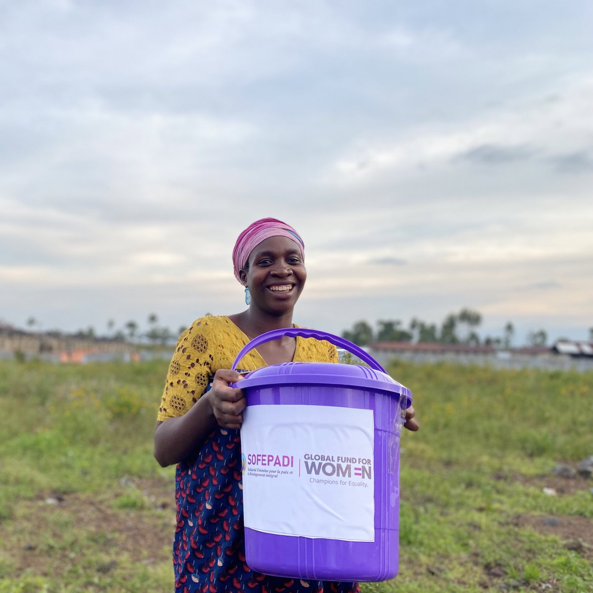 sofepadi's tweet photo. #HappeningNow
#Rusayo🇨🇩
Des questions liées à l’hygiène menstruelle sont traitées,150 kits de dignité et de vivre sont distribués aux femmes et filles déplacées internes, vulnérables,touchées par la crise humanitaire en raison du conflit armé entre FARDC&amp;M23

🙏🏽 @GlobalFundWomen https://t.co/2fpNuiQ6c1