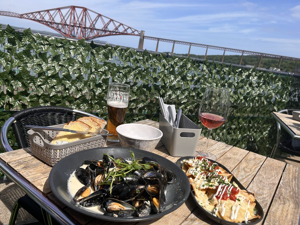 Dinner and drinks with a view………..#forthbridge 👌🙌🍻