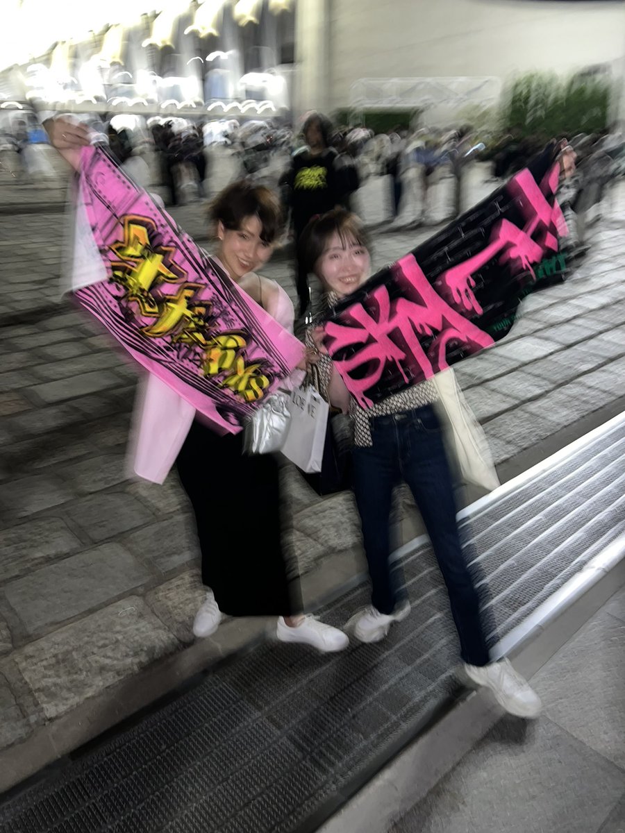 hibk0's tweet photo. 古参フライヤーズ湧くでしょ！！？(笑)
4年ぶりに再会したかなみうです🤍(懐)(恥) https://t.co/r9PzOuurWu