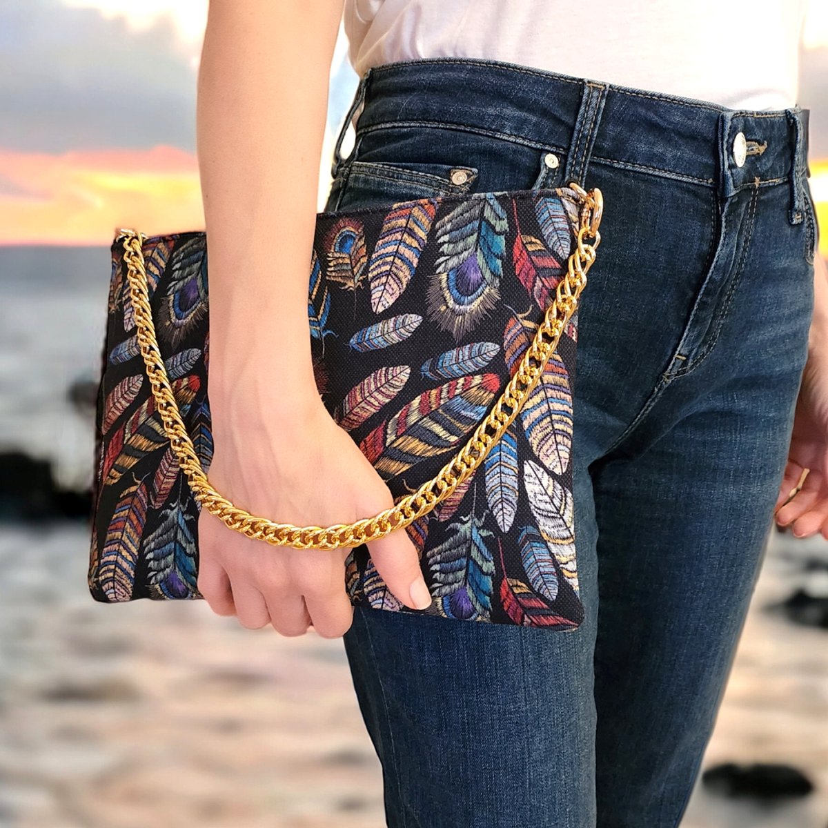 EmabellCollectn's tweet photo. Introducing our exquisite digital printed clutch bag, designed to add a touch of elegance to any occasion. This medium-sized clutch is crafted from high-quality, water-repellent polyester fabric, ensuring both durability and protection for your belongings. https://t.co/s4EfV1IqRK https://t.co/5E985m6L2B
