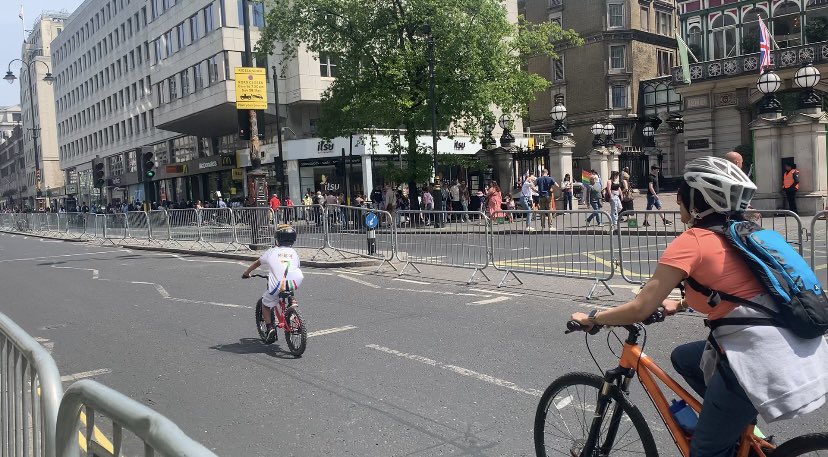 Today, London belongs to him 💚🚲

 #RideLondon #ActiveTravel #VisionZero