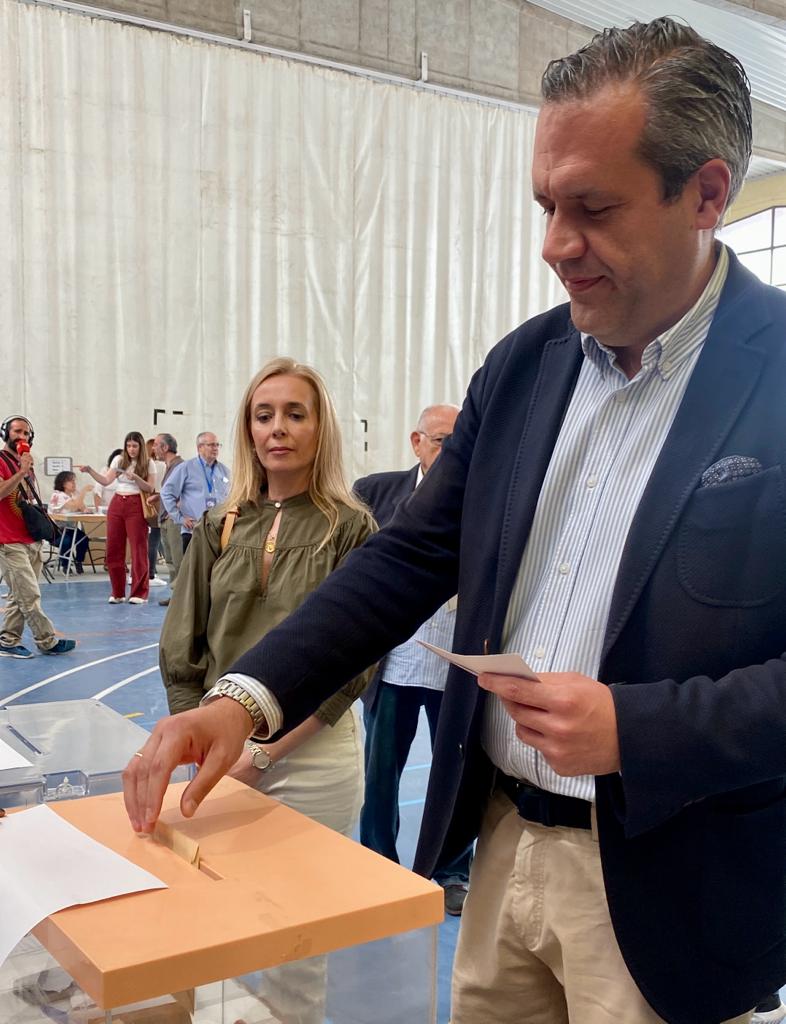 Carlos_Ortas's tweet photo. Gracias a todo el mundo que hoy está trabajando para esta fiesta de la democracia, cuerpos y fuerzas de seguridad del estado, ciudadanos, medios de comunicación...

Hoy todos, votamos en libertad.

Agradecimiento especial a los apoderados de @Cs_Aragon @TuAragon_ https://t.co/TZbpxcbwos
