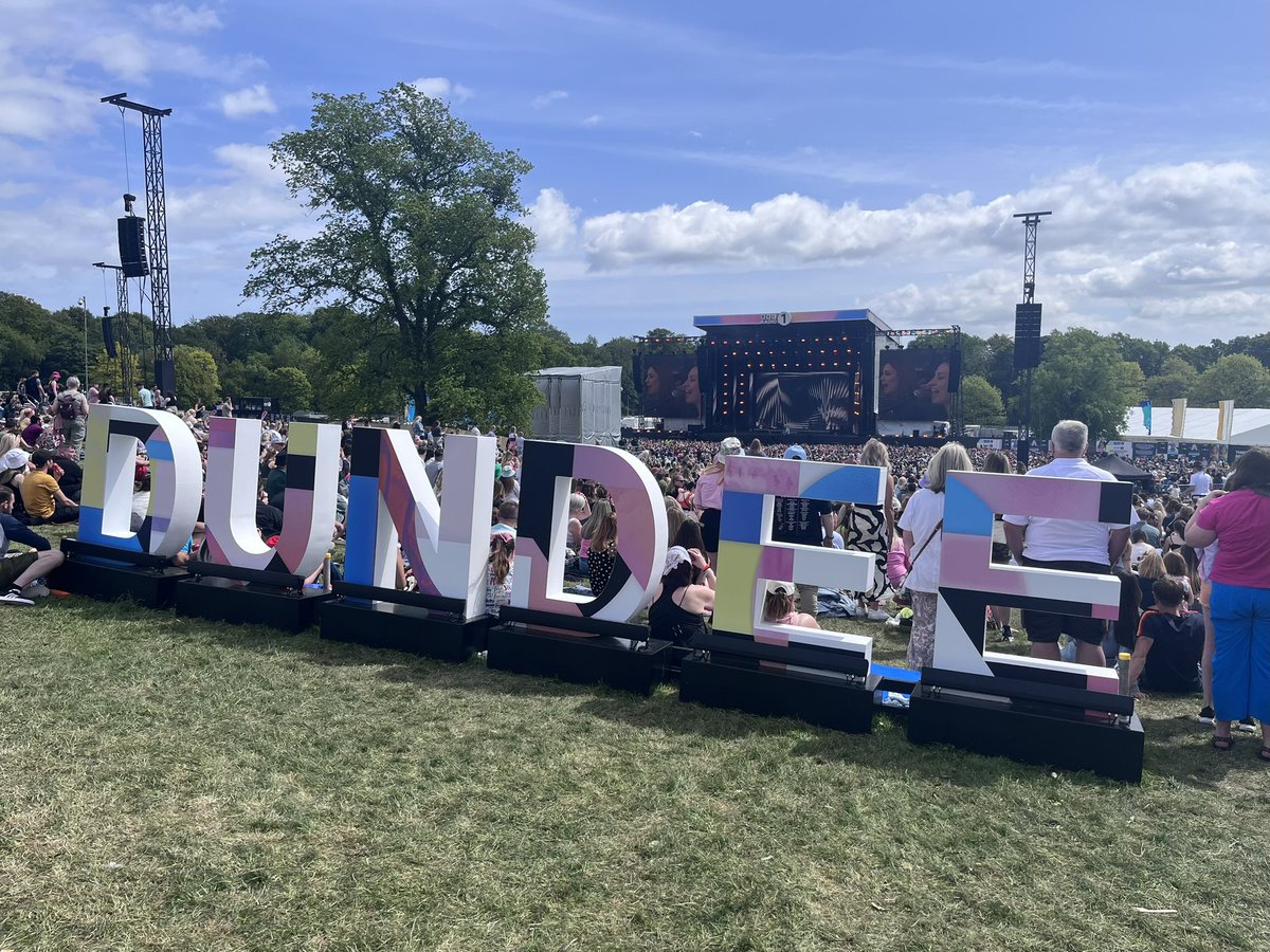 No better place than Dundee in the sun #bigweekend