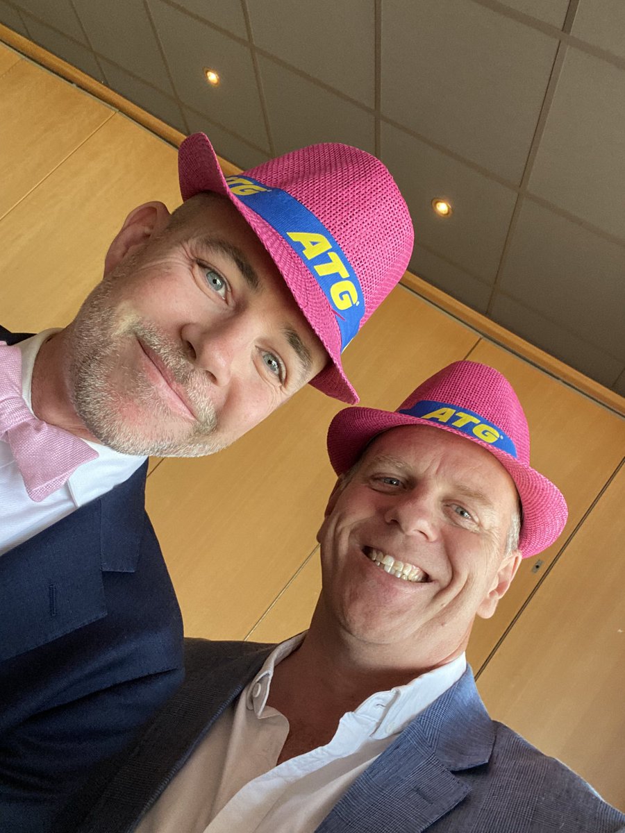 Eliloppet-ing in style with Harness Racing first man of fashion <a href="/brettcoffey/">Brett Coffey</a> #pinkbowtie #thecarpetsmatchthecurtains