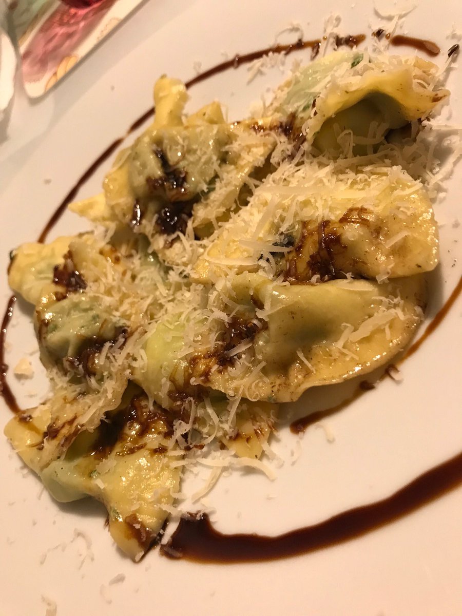 Oggi per pranzo ravioli con farcia di ricotta e spinaci, ripassati nel burro con pioggia di parmigiano e gocce di aceto balsamico.
<a href="/theonlyparmesan/">Parmigiano Reggiano</a> <a href="/TutelaBalsamico/">Aceto Balsamico di Modena</a> @PastaZalla <a href="/CamComModena/">CamCom Modena</a> <a href="/Modenamoremio/">Modenamoremio</a> <a href="/PiacereModena/">Piacere Modena</a> 
Se ti piace seguimi su Instagram 
instagram.com/ricettemodenes…