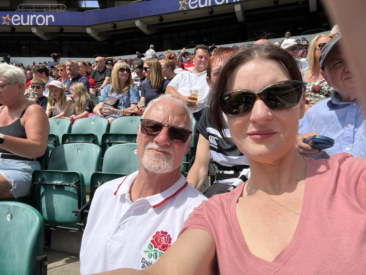 jo_simcox's tweet image. Fab afternoon out with the father @Twickenhamstad for @Barbarian_FC vs World XV #killickCup