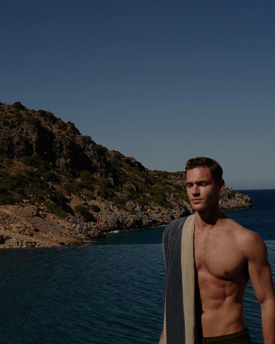 #SeductiveSunday

☀️🌊