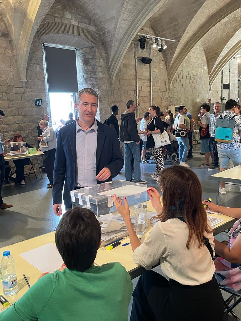 El futur dels nostres pobles i ciutats es decideix avui a les urnes. És important que tothom vagi a votar. Omplim les urnes! 

#FuturRepublicà #28M