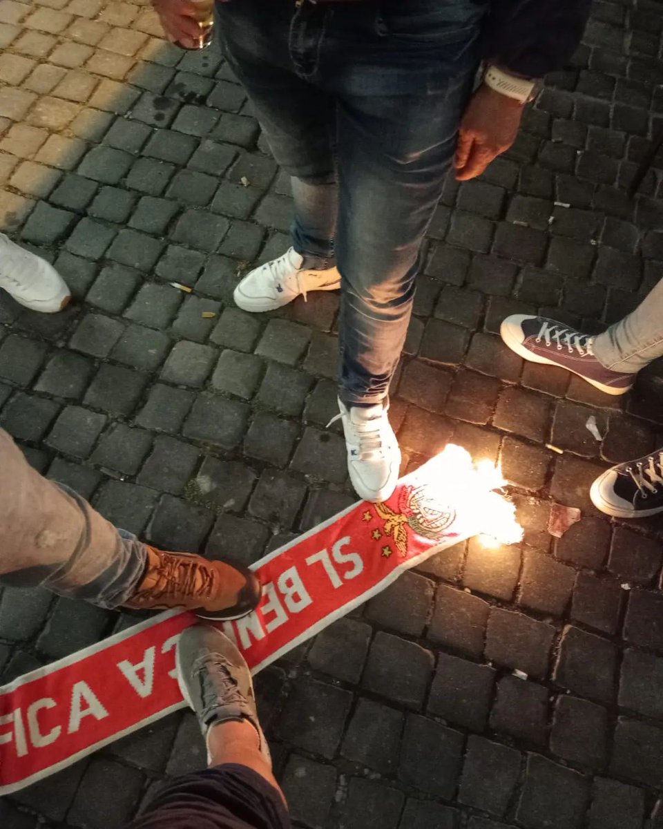 101ULTRAS's tweet photo. 🇵🇹 Porto with stolen Benfica material 27/05/2023 https://t.co/gKOtdEDIoy