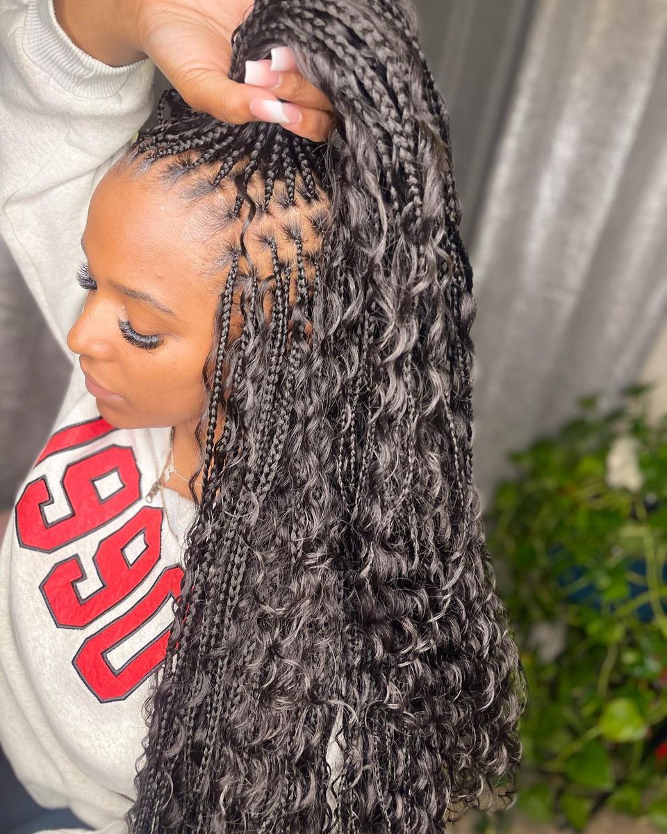 Braids never go out of style! These ones are perfect. 🥰 | #repost | @nekia__
.
.
#HairCare #NaturalHair #Braids #Locs #ProtectiveStyles #IngredientsMatter #RelaxedHair #HeatProtection #ItchyScalp #AntiFrizz #HairGrowth #NaturalHairProducts #SkinCare