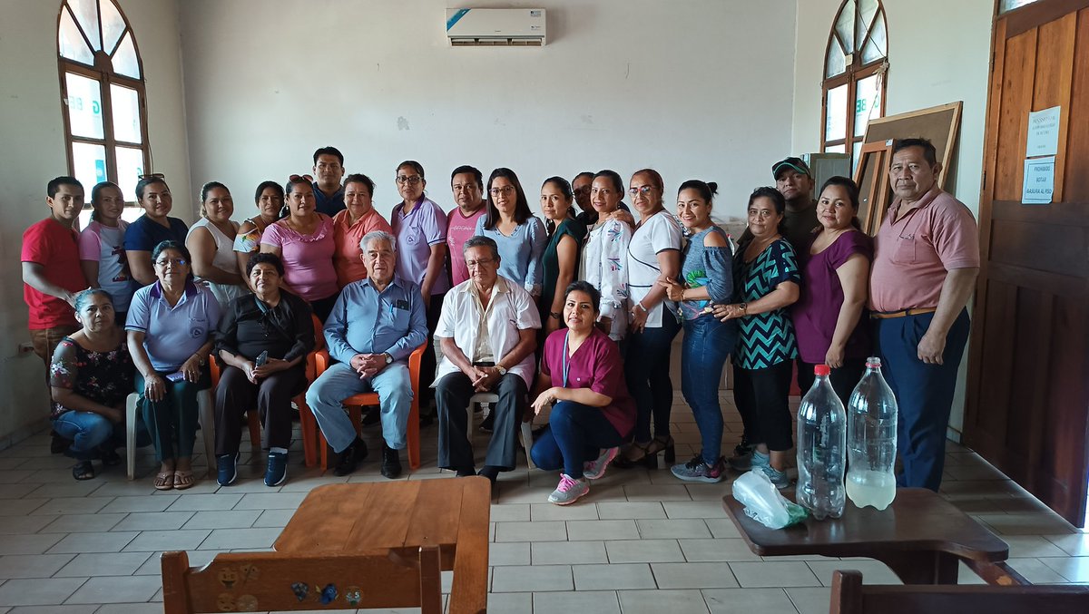 MaraAnglicaTor5's tweet photo. Bolivia: Personal sanitario de la Red de salud del municipio de Riberalta, culmina con éxito formación para la prevención de Cáncer de Cuello de Útero y detección de casos. @medicusmundimed @Imr3456 @cooperaciocat https://t.co/cfMpNqsI9D