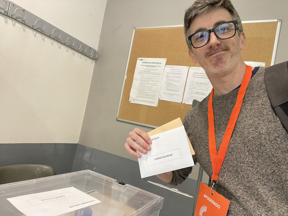 AlexVaismanKuc's tweet photo. Los migrantes sabemos bien lo importante que es votar en nuestros países. Aquí mi voto liberal en Madrid para @begonavillacis y @ArucaGomez. 🍊💪🏻🗳️ #28M #VivaLaVilla https://t.co/HzpiSl1QrB