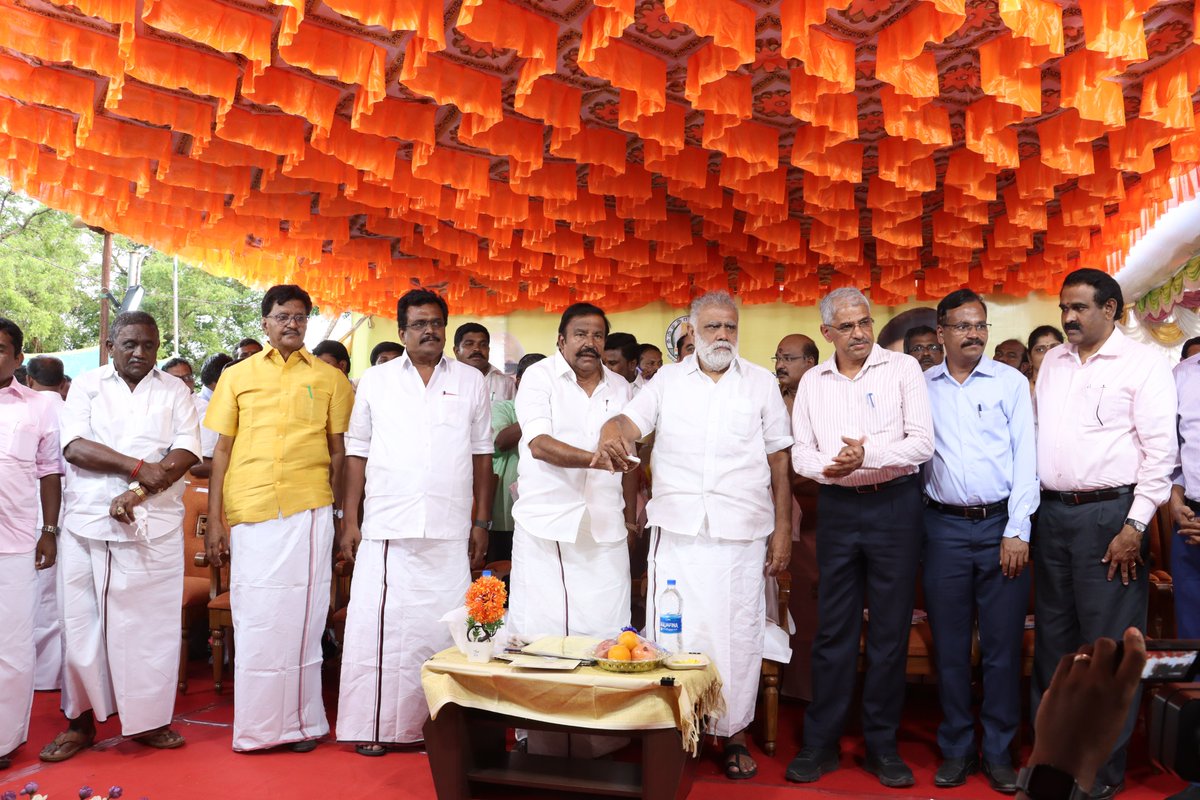 KN_NEHRU's tweet photo. மாண்புமிகு தமிழ்நாடு முதலமைச்சர் திரு.மு.க.ஸ்டாலின் அவர்களின் வழிகாட்டுதலின்படி,  நகராட்சி நிர்வாகம் மற்றும் குடிநீர் வழங்கல் துறையின் சார்பில் தேனி மாவட்டத்தில், ரூ.32.01 கோடி மதிப்பீட்டில் புதிய திட்டப் பணிகளுக்கு அடிக்கல் நாட்டுதல் மற்றும் ரூ.112.67 கோடியில் முடிவுற்ற பணிகளுக்கு தொடக்க விழா நடைபெற்றது. இவ்விழாவில் மாண்புமிகு ஊரக வளர்ச்சித் துறை அமைச்சர் பெரியசாமி அவர்களுடன் இணைந்து புதிய திட்டங்களுக்கு அடிக்கல்நாட்டி, முடிவுற்ற திட்டங்களையும் தொடங்கிவைத்தேன்.

இந்நிகழ்ச்சியில், சட்டமன்ற உறுப்பினர்கள் மகாராஜன், இராமகிருஷ்ணன், சரவணக் குமார், அரசு உயரதிகாரிகள், அரசு அலுவலர்கள், உள்ளாட்சிப் பிரதிநிதிகள், கழக நிர்வாகிகள் மற்றும் பொதுமக்கள் உள்ளிட்ட பலர் கலந்துகொண்டனர். 

#DMK | #MKStalin | #KNNehru | #Theni | #DravidianModel