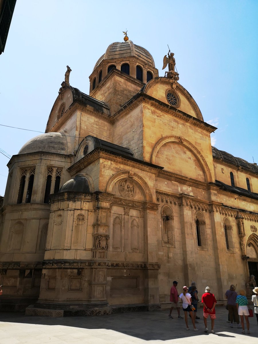 Die Kathedrale von Šibenik, auch bekannt als die Kathedrale des Heiligen Jakob, ist ein herausragendes architektonisches Meisterwerk und ein bedeutendes Denkmal in Kroatien.