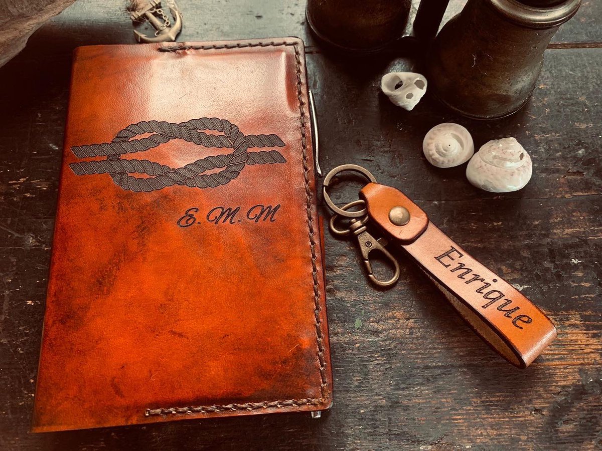 lalusquis's tweet photo. No tengo miedo a las tormentas, porque estoy aprendiendo a navegar mi barco…”
Funda perpetua para cuaderno o agenda en tamaño A6. Personalizada con motivos marineros e iniciales. #feitoconagarimo #feitoaman ❤️ https://t.co/e84J8146H6