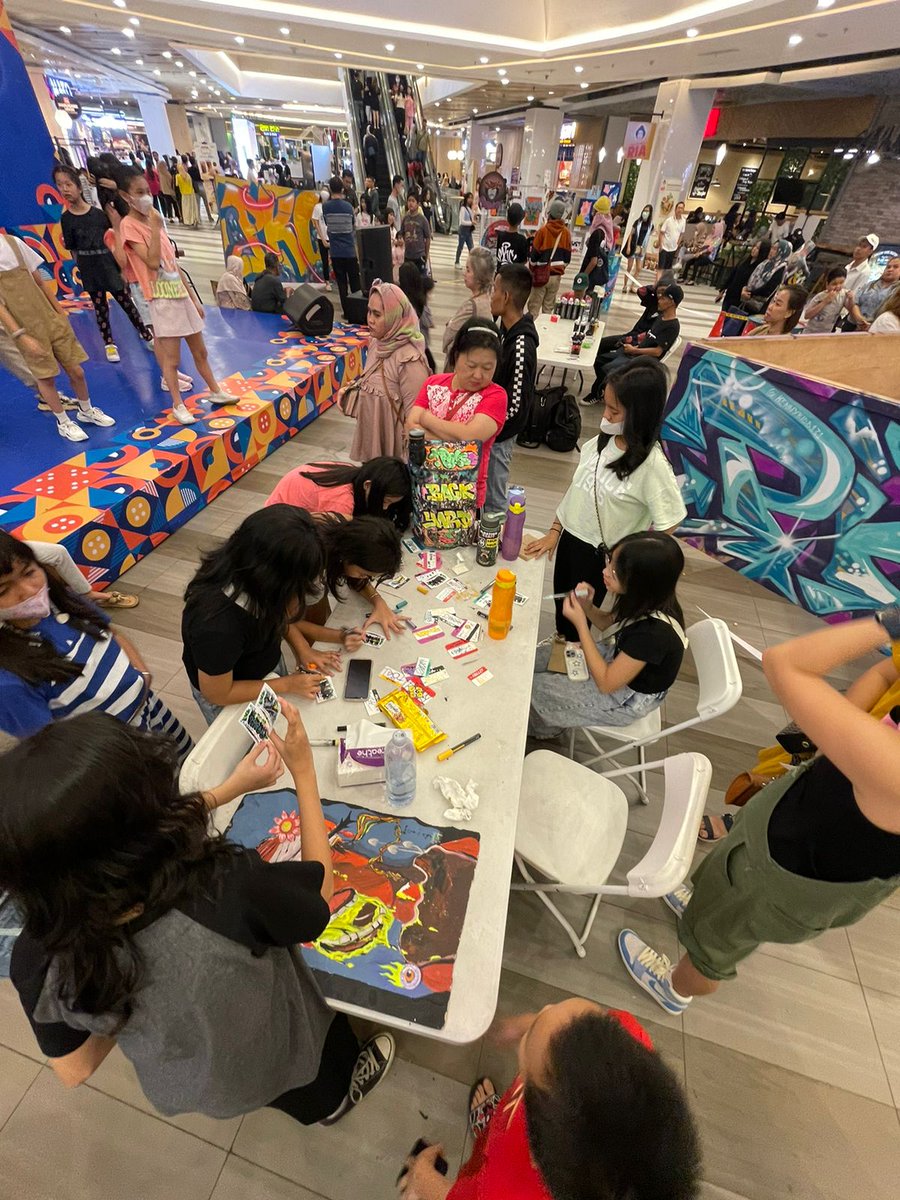 instamazk's tweet photo. Kids love vandals ❤️ https://t.co/YFhhlPb3eG