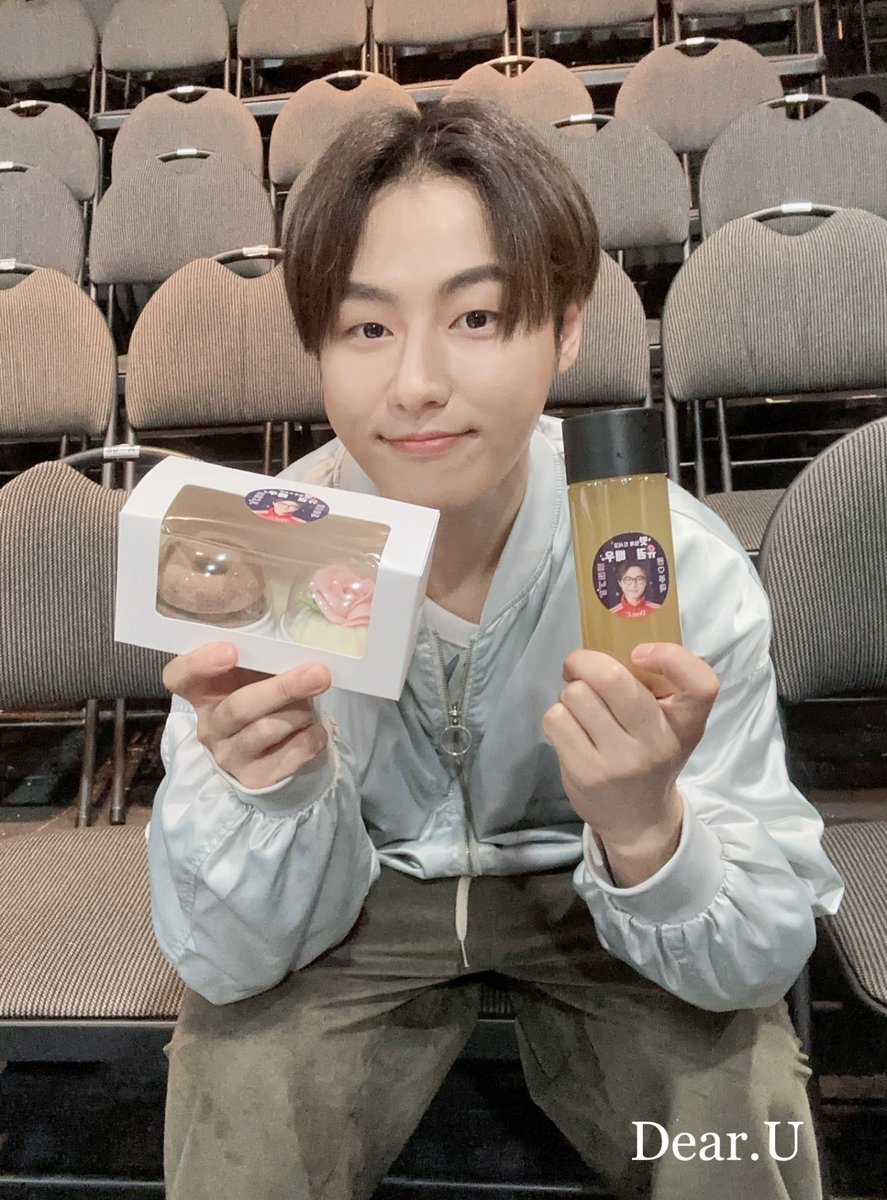 Dear_Ukwon's tweet image. 💛230528 연극 [도넛] 서포트💛

유권님의 첫 연극을 응원하며 떡 2종&amp;amp;식혜 서포트 했습니다🍩

*크롭 및 2차가공 금지
#유권 #UKWON #블락비 #BLOCKB #극단소년 #도넛