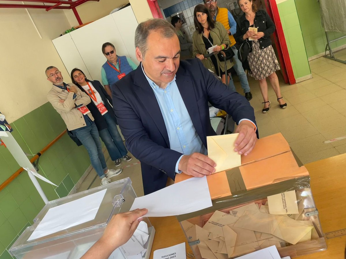 🟠 Manuel Iñarra, <a href="/loloinarra/">Manuel Iñarra</a>, ya ha ejercido su derecho al voto en el C.P. Laviada de Gijón 

🟠 Recuerda que está en tus manos cambiar el rumbo de Asturias 

#PorLosTuyos
