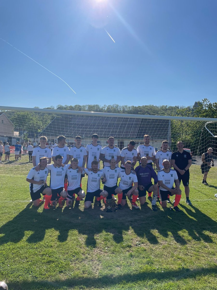 FfostrasolAFC's tweet photo. PERCY ELDRIDGE WINNERS🔥⚽️

2nds 2-1 @LlechrydAfc 
⚽️ Llew Morgan
⚽️ Ioan Evans 

Llongyfarchiadau mawr i'r ail dîm am ennill yr Cwpan Percy Edridge. Ymdrech dda i ennill 2-1 ar ol mynd lawr 1-0🔥 5 cwpan i’r clwb tymor yma🙌🏻🤝 Diolch Llechryd am y gem👊🏻

#UppaFfos #UnClwb https://t.co/SJpS5Zr0eY