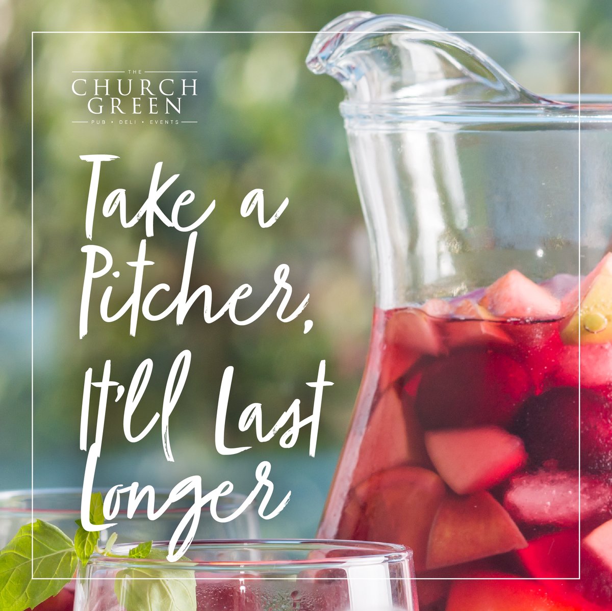 The sun is shining, cocktails in the sun it is! 🍹🌞