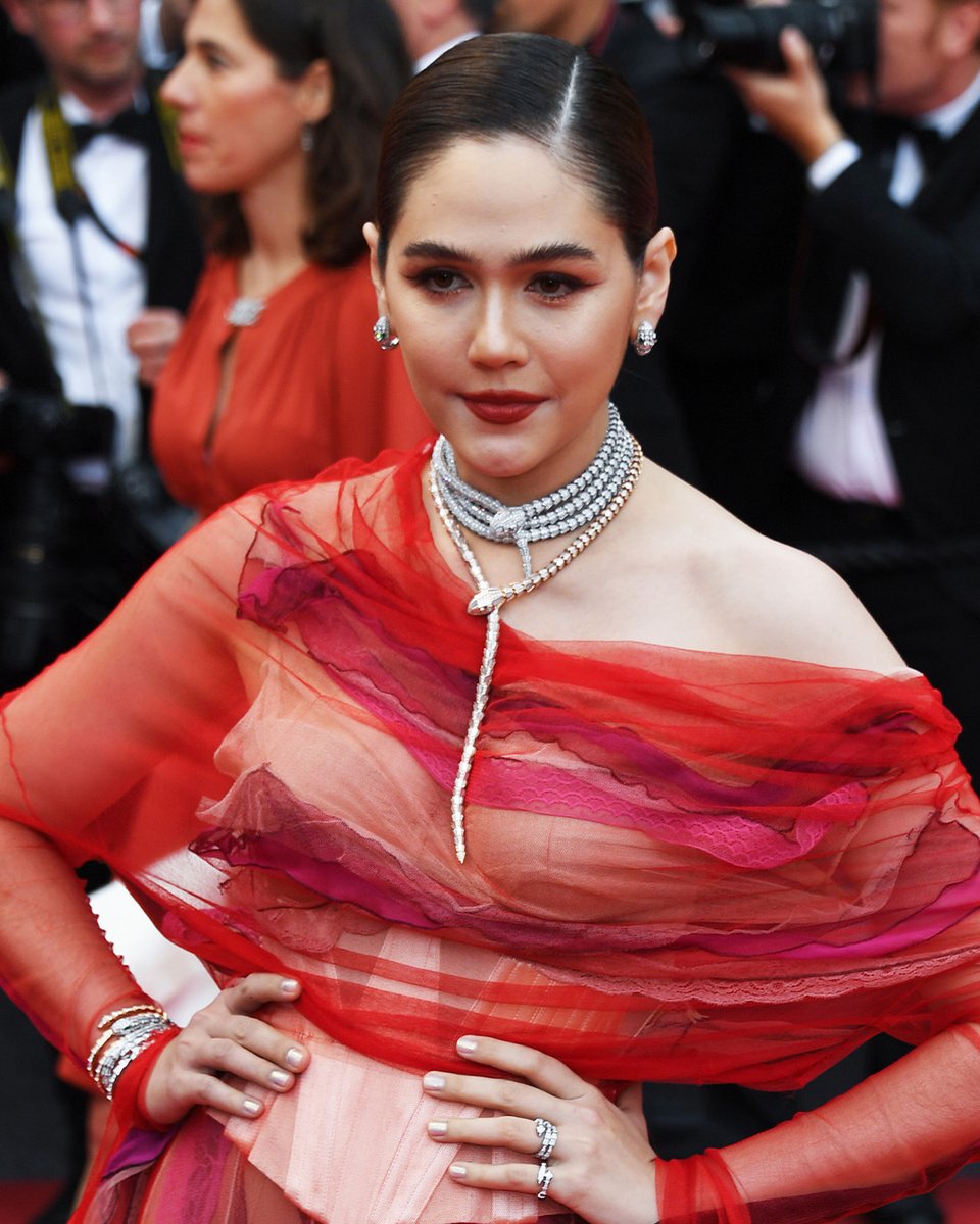 Thai actress & model, Chompoo Araya Hargate shines in Bulgari High Jewelry necklaces, bracelets, rings and earrings on the redcarpet. #BulgariHighJewelry #Cannes2023 #CindyMello #ChompooArayaHargate #Serpenti
