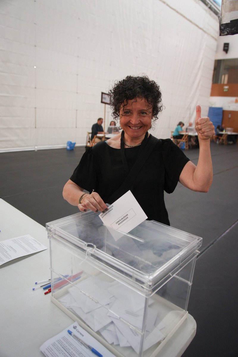 ERC_Cervello's tweet photo. 🗳️✅Així hem començat la jornada electoral a #Cervelló

El proper alcalde @josepramonmut ja ha votat per un #cervellódeprimera🟡🟢 

Us animem a tots i totes a participar d’aquest dia🙋🏻 https://t.co/iQFOEEu91M