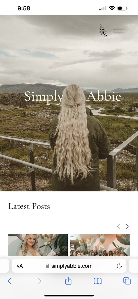 simply_abbie__'s tweet photo. https://t.co/CETkTpsdN6 💻♥️ https://t.co/01ftJc8J85