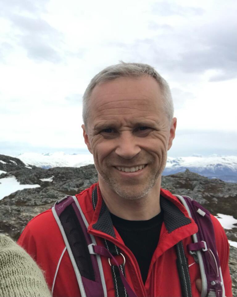 UiTNorgesarktis's tweet photo. Det er #pinse, høytiden som markerer at Den hellige ånd kom over de første kristne. Hva er egentlig Den hellige #ånd – og kan den sammenlignes med «The Force» i #StarWars-universet? Få svar fra professor i #teologi, Espen Dahl: https://t.co/ACs9GZeDJF https://t.co/HEMllApRhX