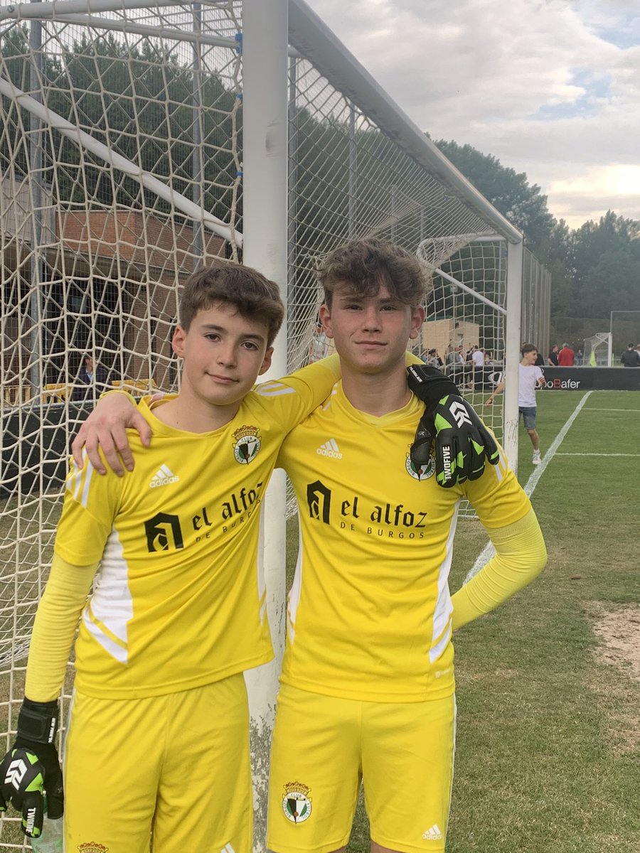 merilittlebee's tweet photo. Fin de temporada. Agradecidos por las experiencias acumuladas en esta fase de descubrimiento y formación.  Seguimos ❤️❤️❤️⚽️⚽️⚽️🧤⭐️✨ @LaFactoriaBCF @cesarlagos13 @markvazquez_z https://t.co/XwiXSq64ML
