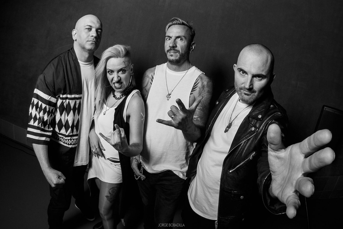 ¡¡Mañana es el gran día!! Fórmula Perfecta llega a <a href="/vuelofenix_r3/">El Vuelo del Fénix</a> las 23h y el Miércoles podréis ver el videoclip 

#absenci #absenciband #formulaperfecta #nuevosingle #vuelodelfenix #radio3 #xaropalmero #paulomorete #davidsegado #javisgdrums 

📸 <a href="/JorgeBobadilla/">Jorge Bobadilla</a>